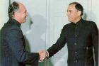 Hazar Imam meets with Prime MInister of India Rajiv Gandhi at a Luncheon  1989-02-14
